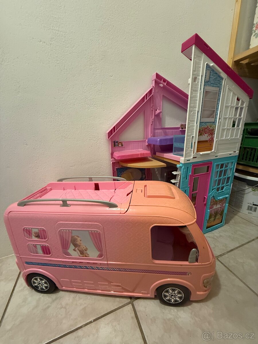 Barbie domeček a karavan