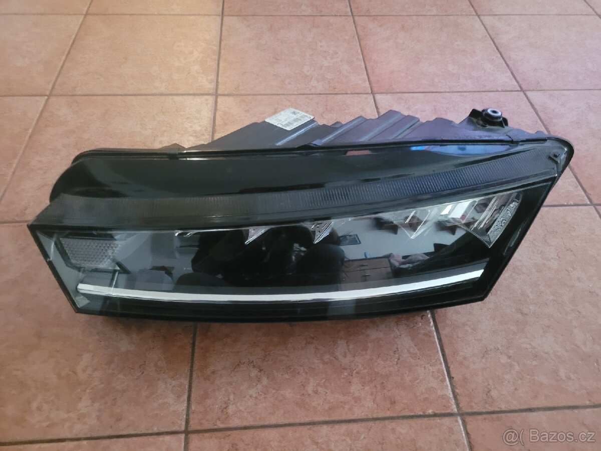 Škoda Octavia 4. Levé přední světlo