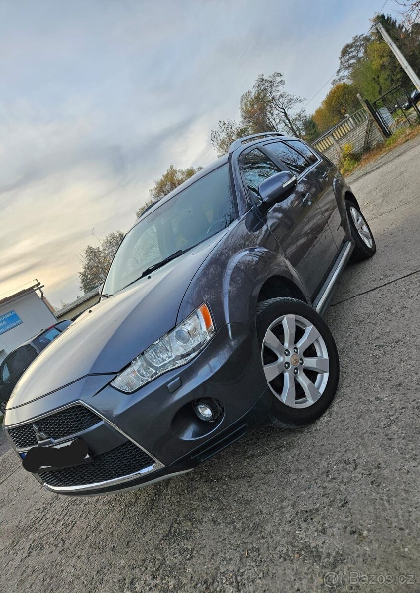 MITSUBISHI OUTLANDER 2.0DI-D 4WD//103KW//4X4//NAVI//XENON
