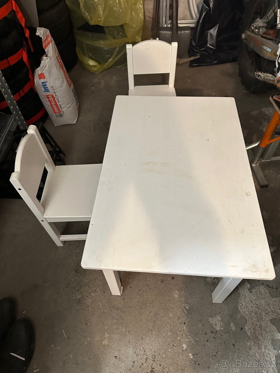 Dětský stůl a dvě židličky - IKEA