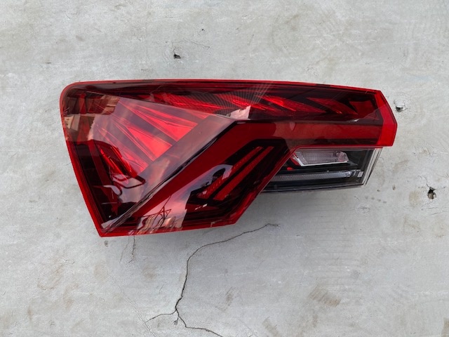 ŠKODA OCTAVIA IV 2020-2024 SVĚTLO LEVÉ ZADNÍ