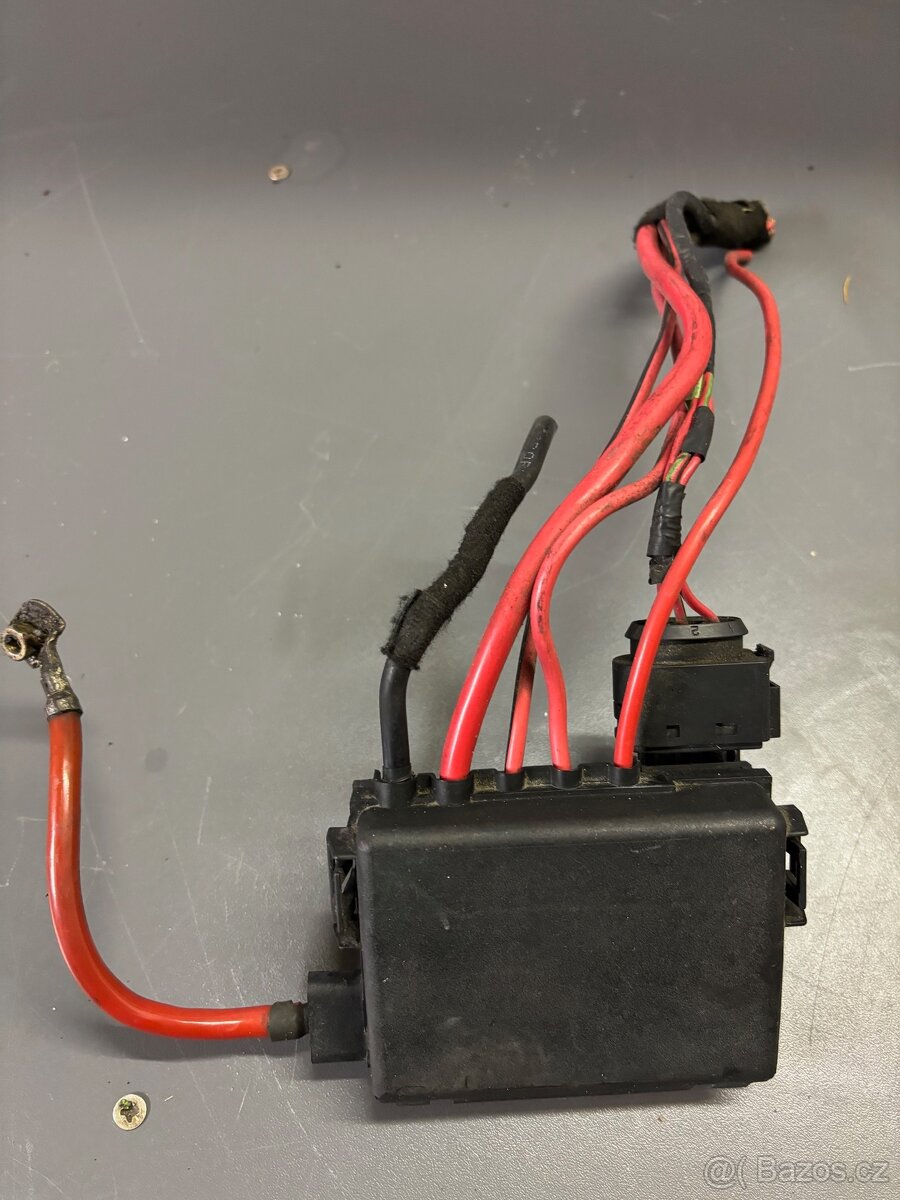 Octavia 1 1.8T nosič pojistek 1J0 937 550 AF