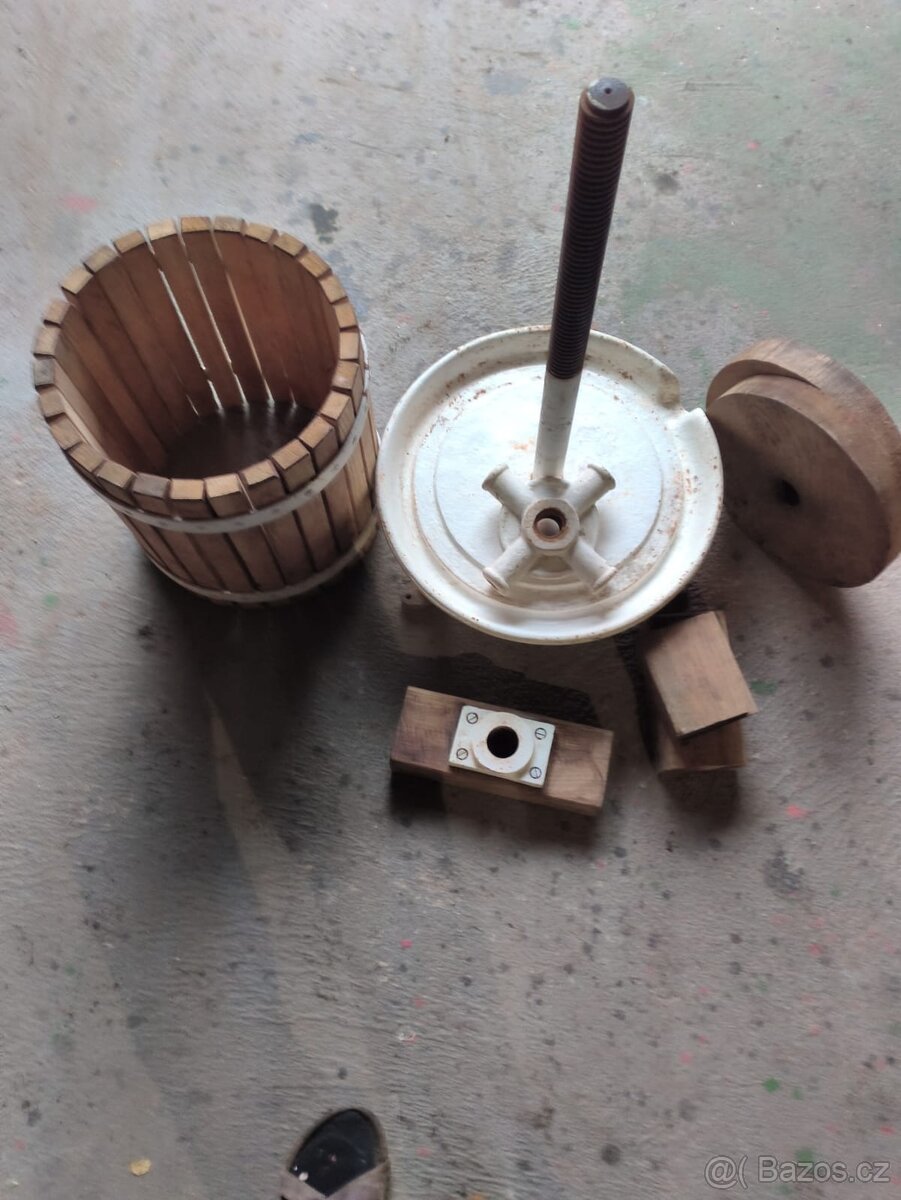 Ruční lis na ovoce