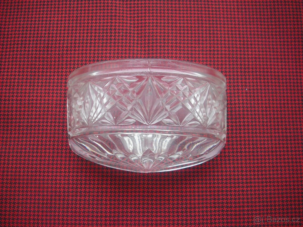 Starý skleněný popelník do veteránu