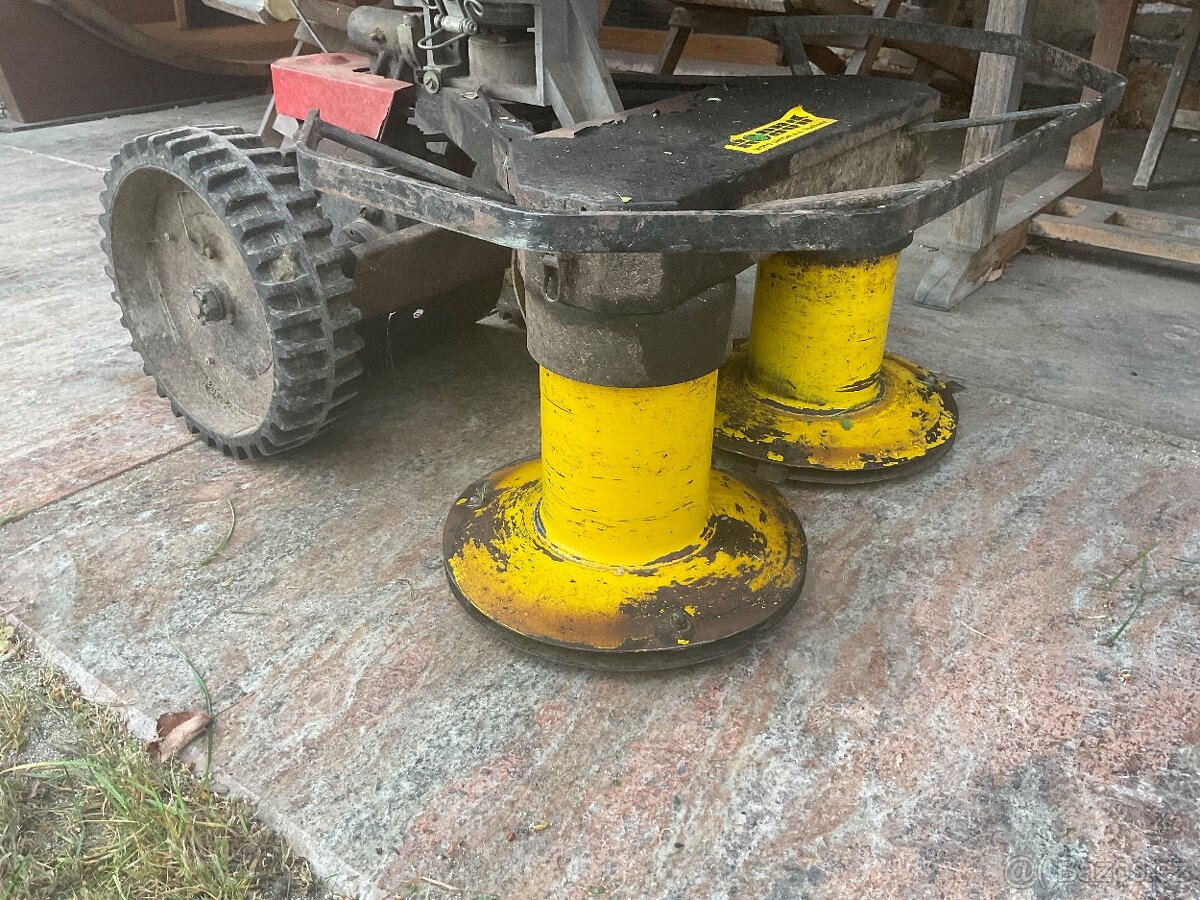 Dvoububnová sekačka VARI BDR 700