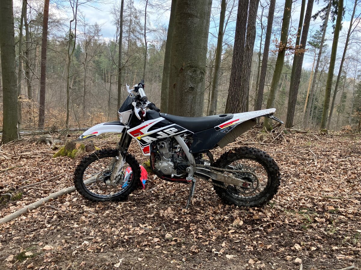 AJP 250