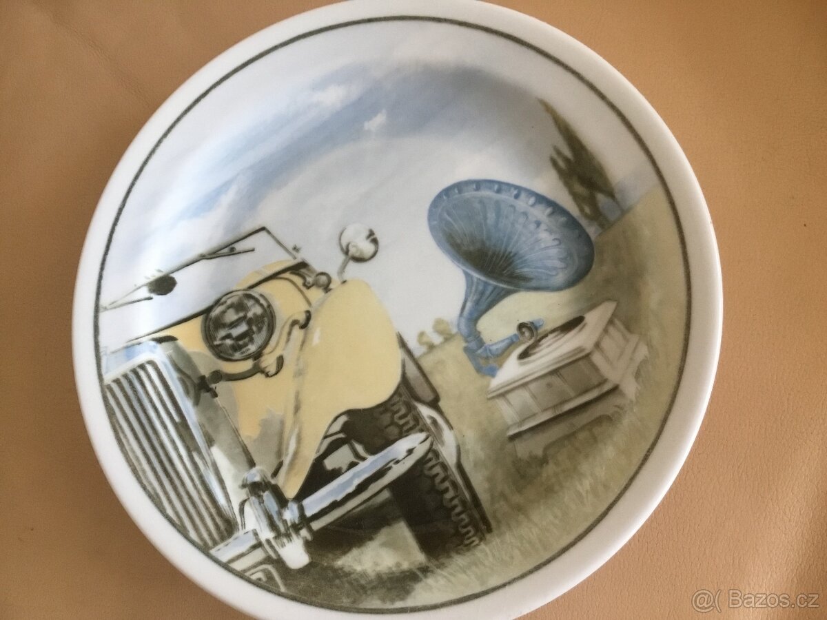 dekorativní talir dobovy 1975, 2 druhy