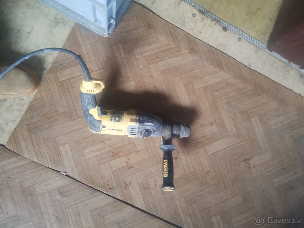 Bourací kladivo dewalt
