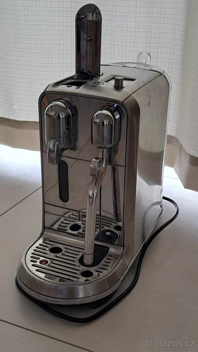 Kávovar Nespresso Creatista Plus