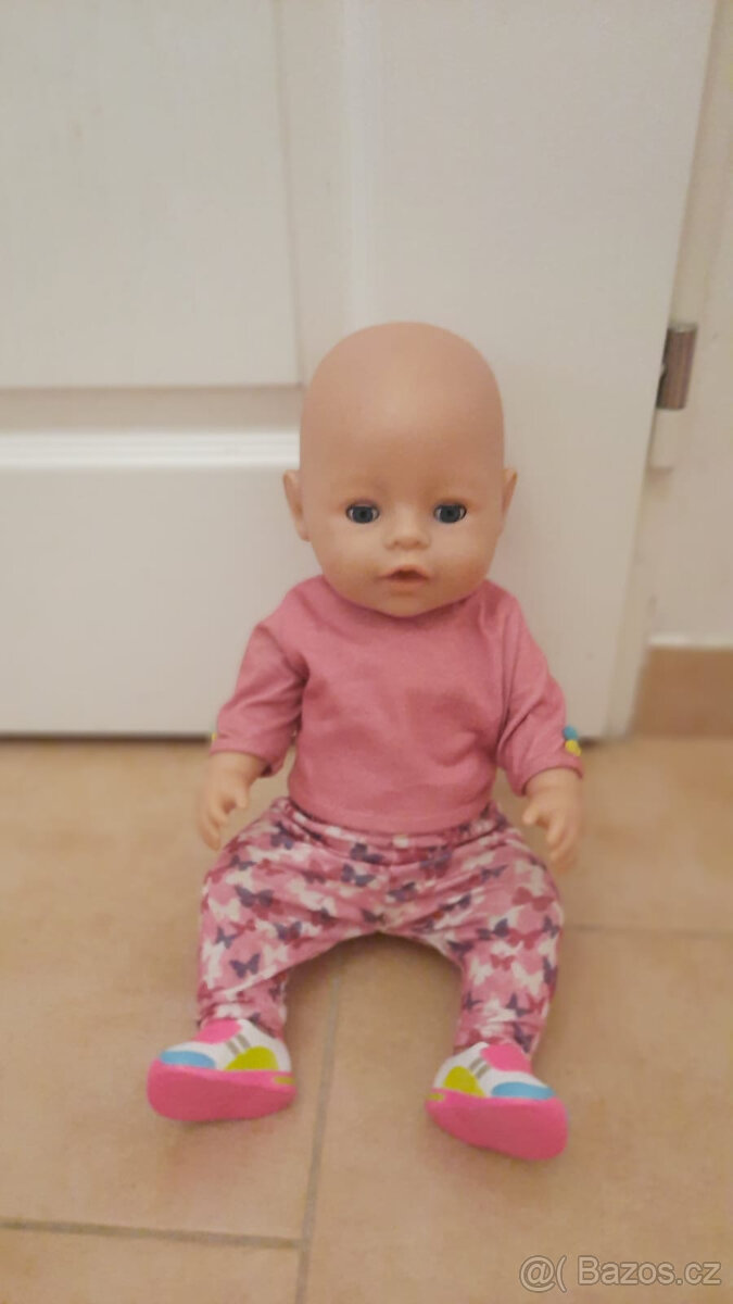 Baby born, přebalovák, postýlka a další