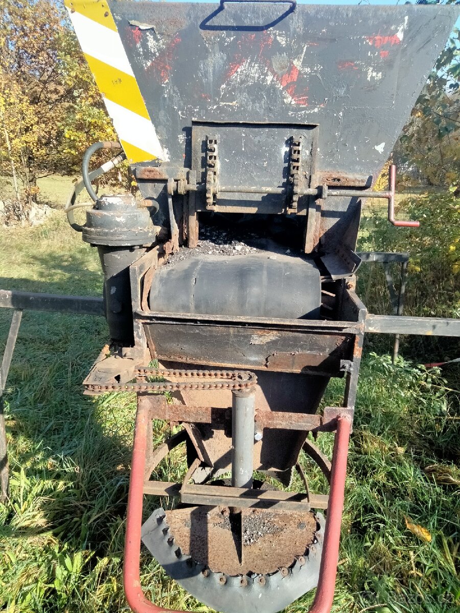 Multicar m25 sypač