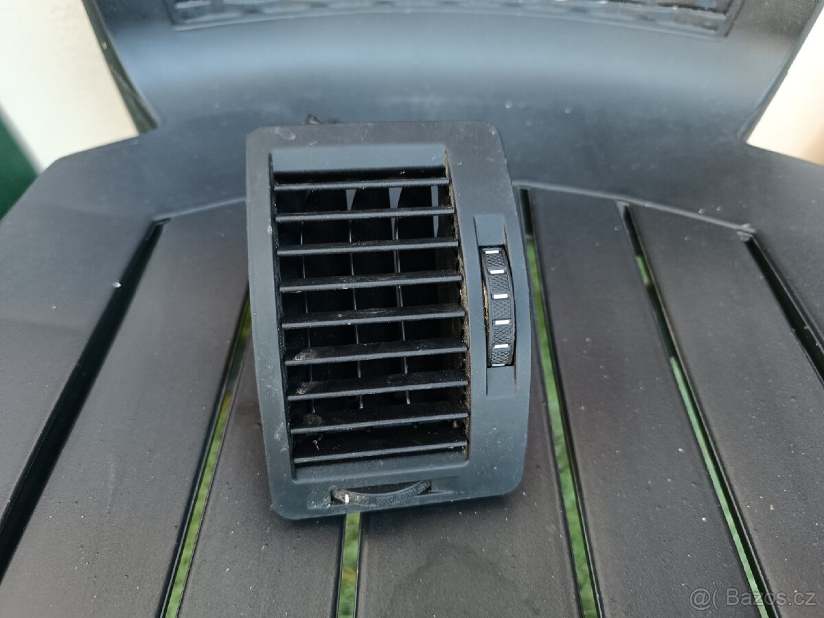 Levý výdech ventilace Octavia II