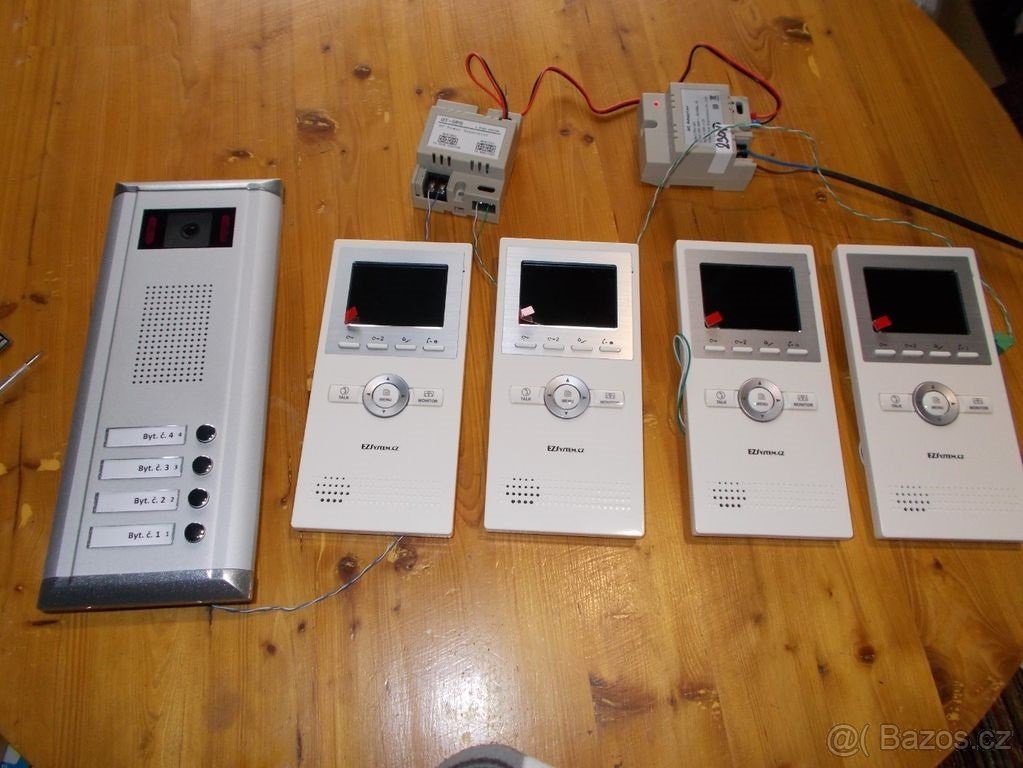 Ostatní elektro Digitální systém audio video zvonků pro 4 by
