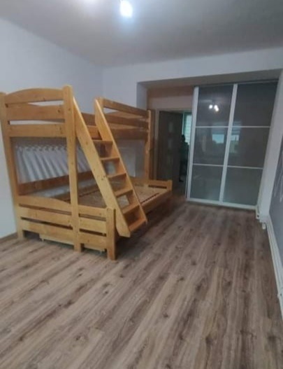 Poschoďová postel