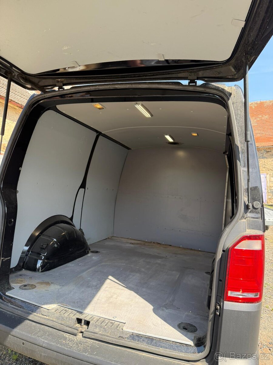 Podlaha pro VW Transporter T5/T6 krátkou verzi.