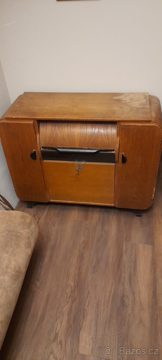 Prodám skříňku Halabala