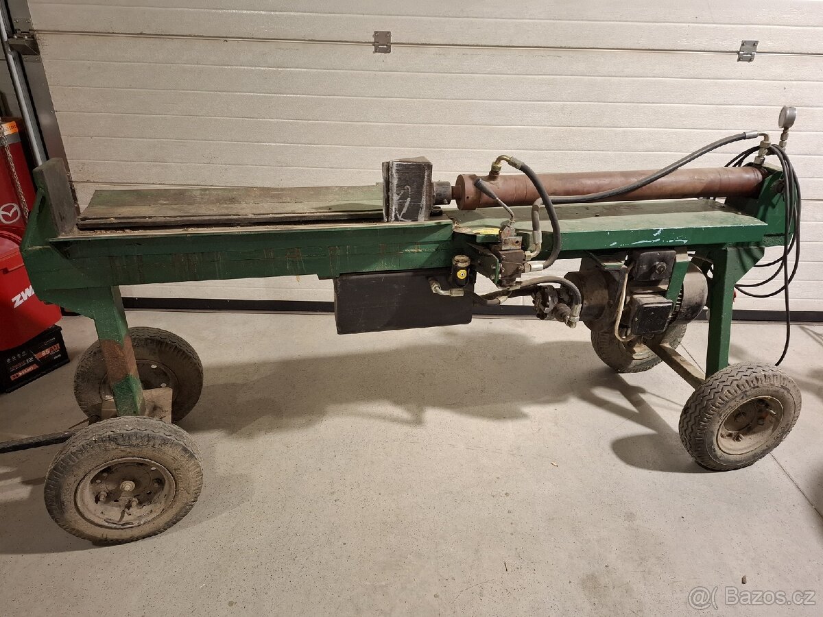 Štípačka na dřevo