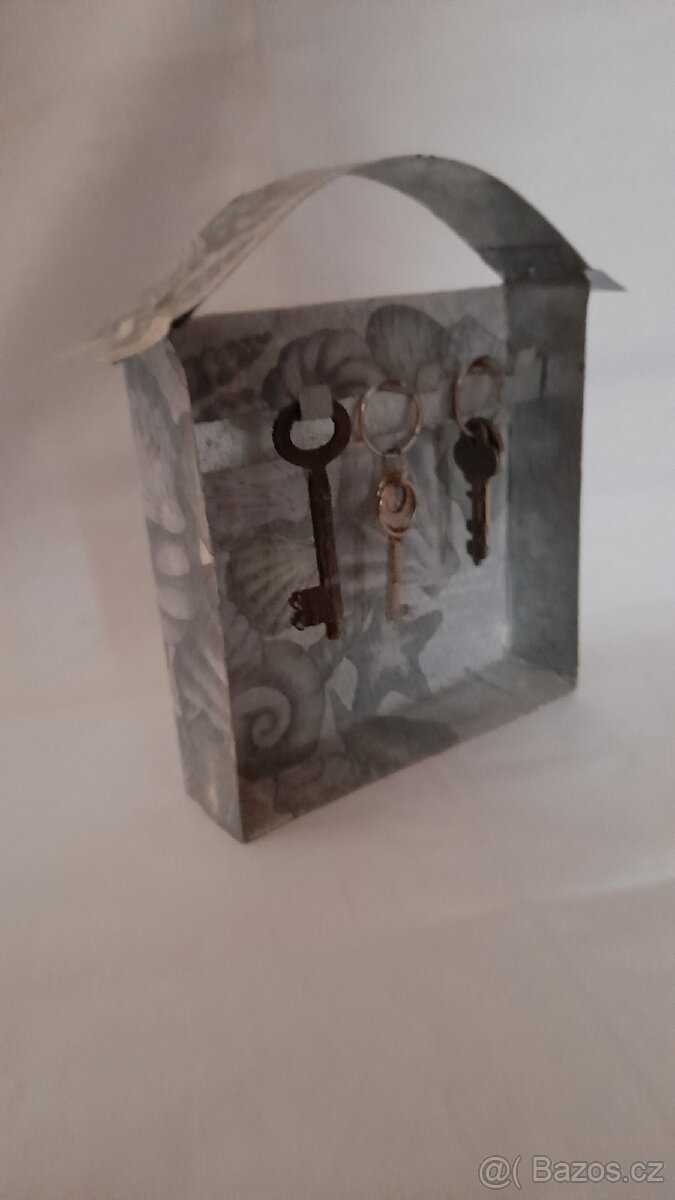 Věšák na klíče