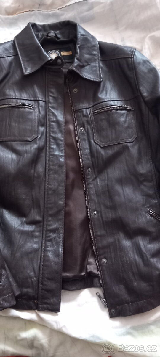 Kožená bunda z Kara