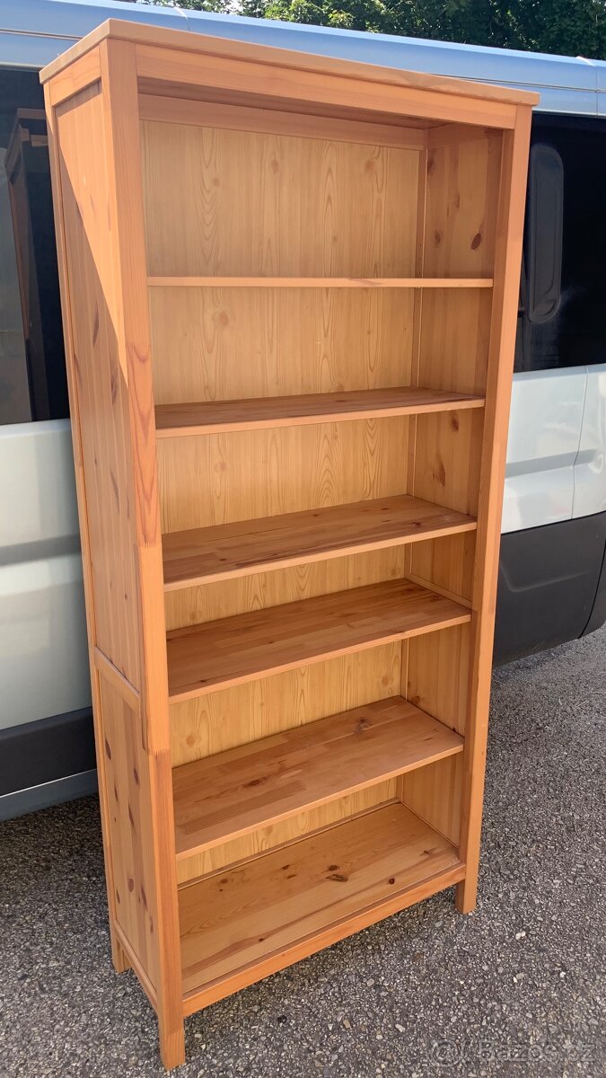 Ikea Hemnes knihovna masiv Leksvik