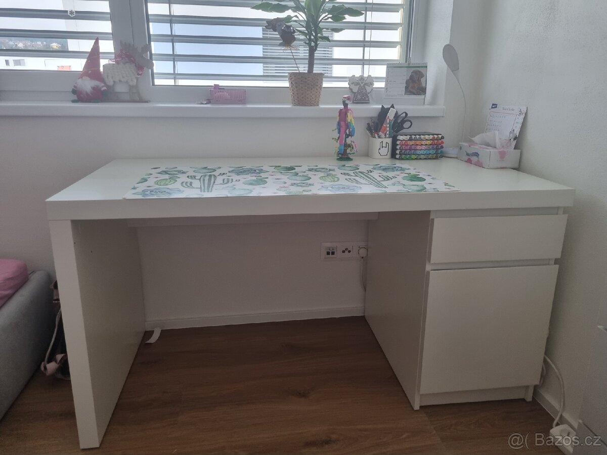 Psaci stul IKEA Malm 140x65