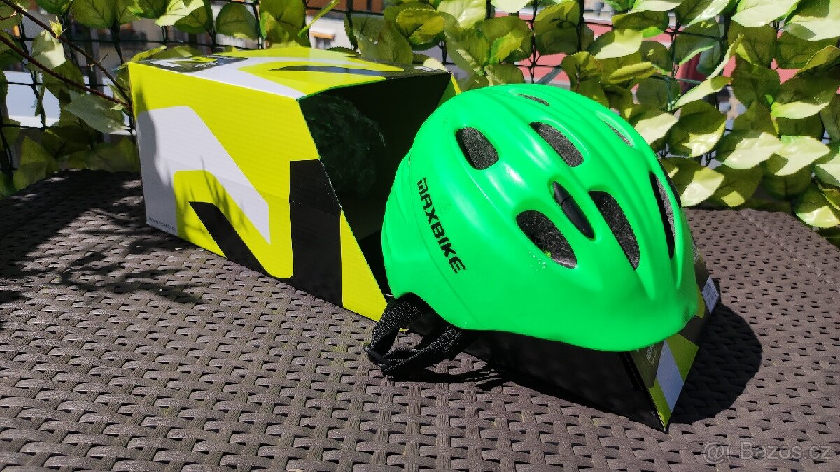 Dětská cyklistická helma Maxbike vel. M jako nová