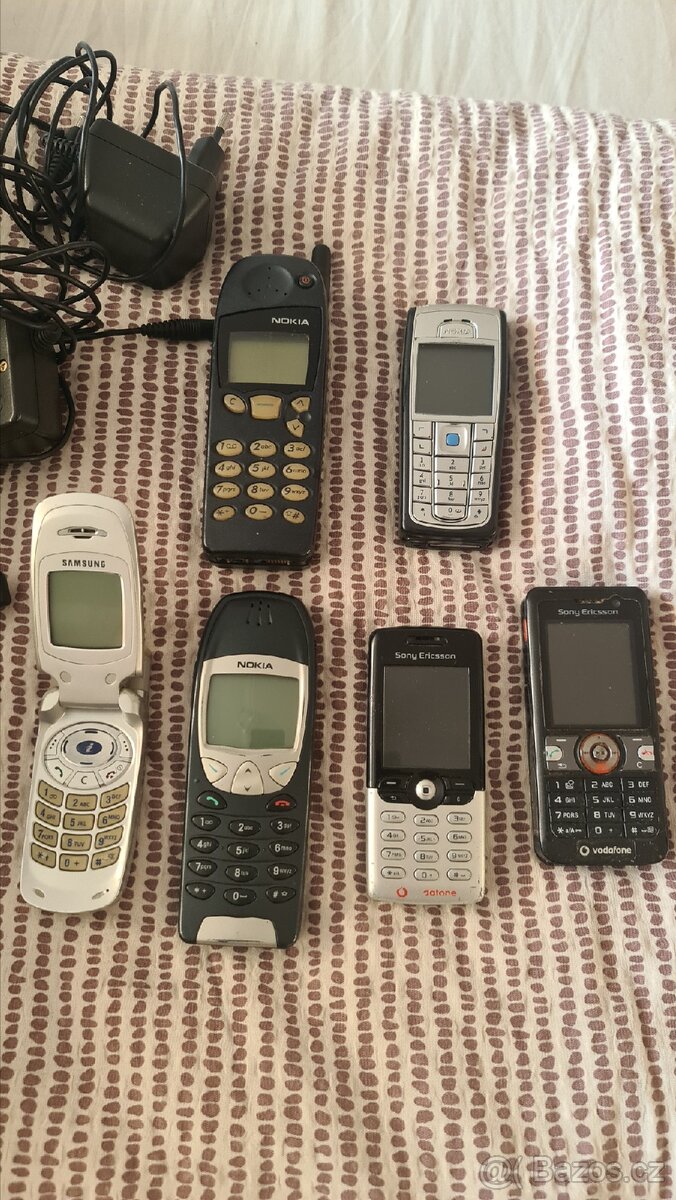 Různé mobilní telefony
