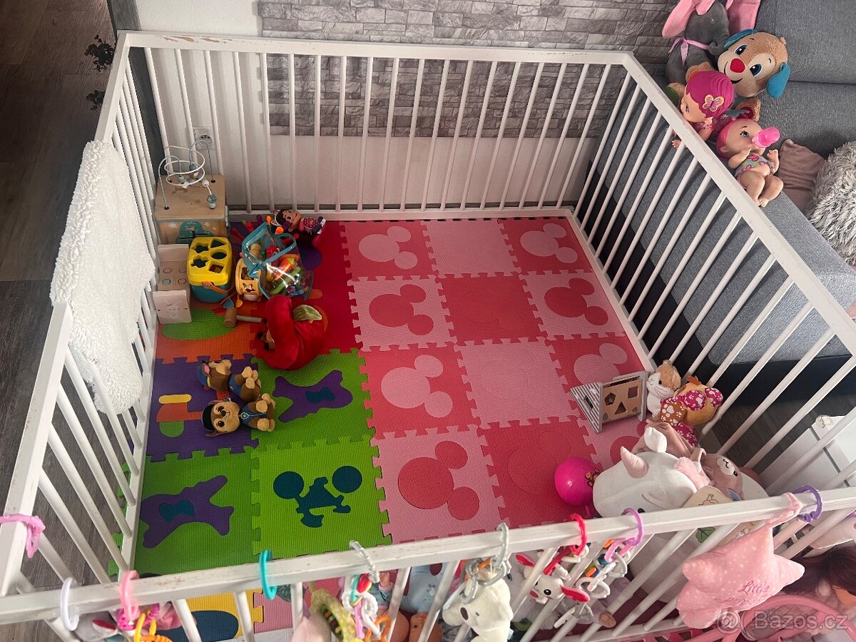 Dřevěná bílá ohrádka