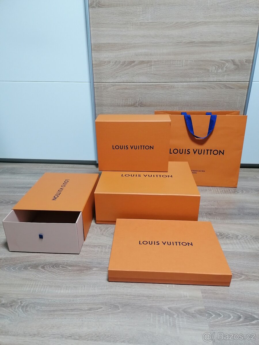 Tašky a krabice LV, MK, Chanel, Victoria Secret
