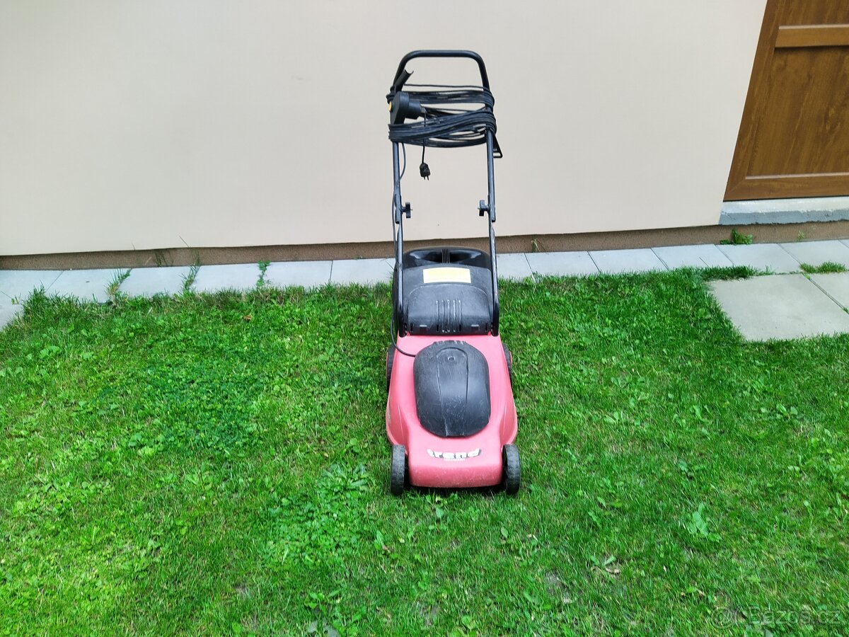 zahradní elektrická sekačka