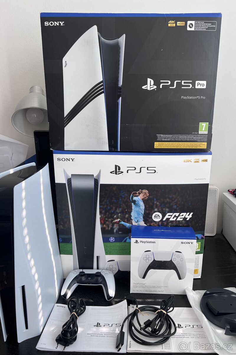 PS5 s mechanikou v záruce + ovladače Dualsense