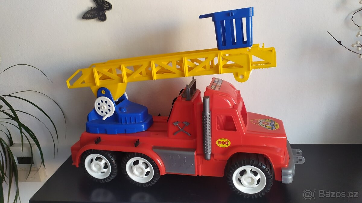 Plastové hasičské auto