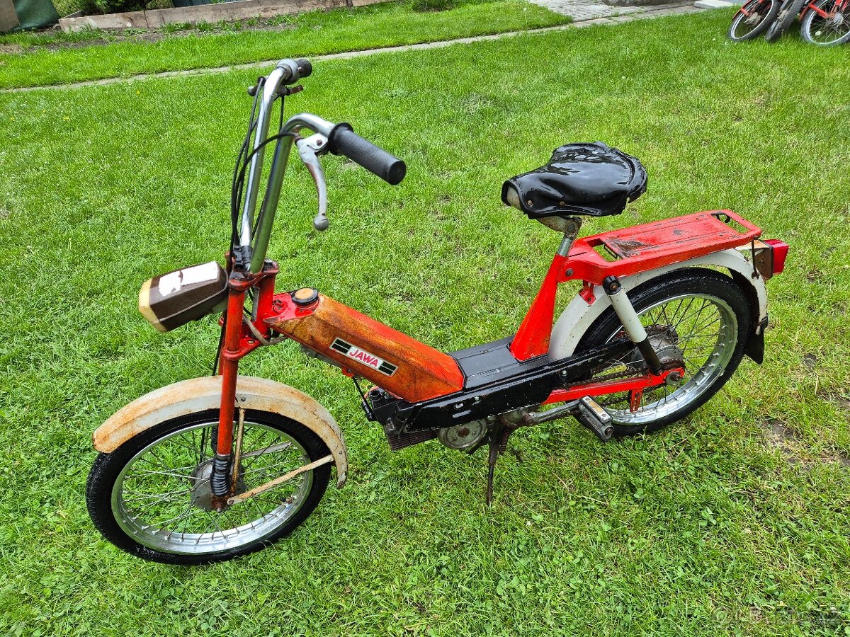 Babetta 207 původní lak, s kartičkou, červená č.12