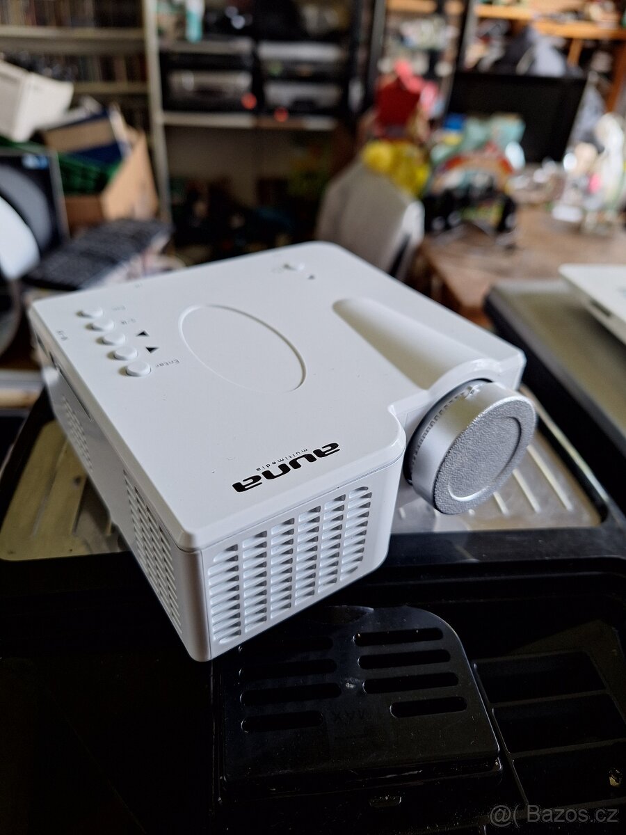 Mini projektor AUNA.