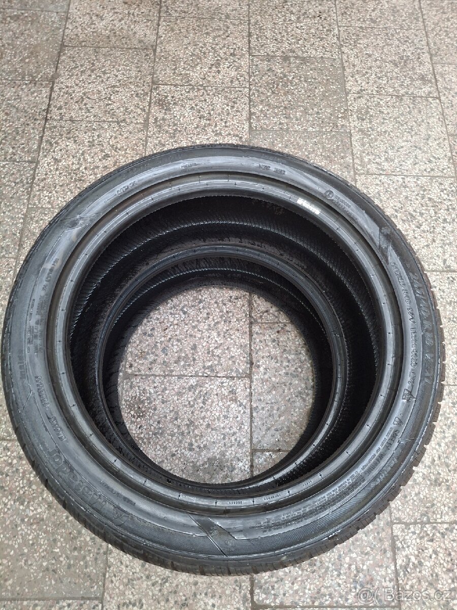 pneu 245/40 R18