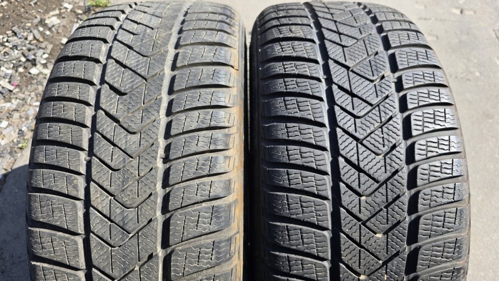 Zimní pneu 235/45/18 Pirelli
