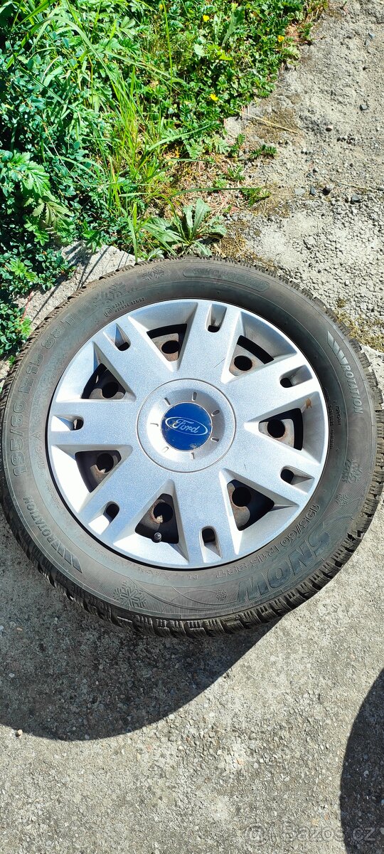 Zimní pneu 195/60 R15 + disky