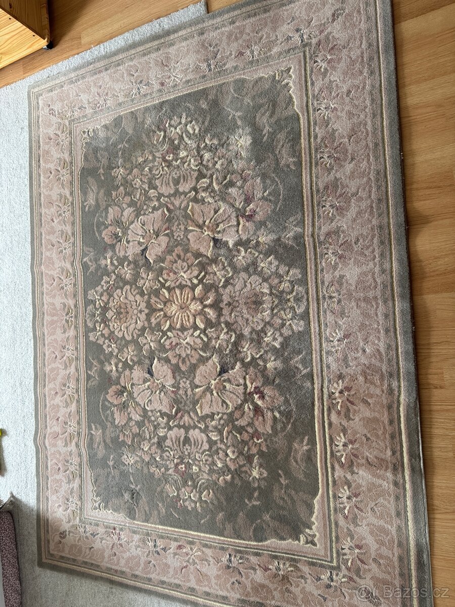 Prodám vlněný koberec 160x230