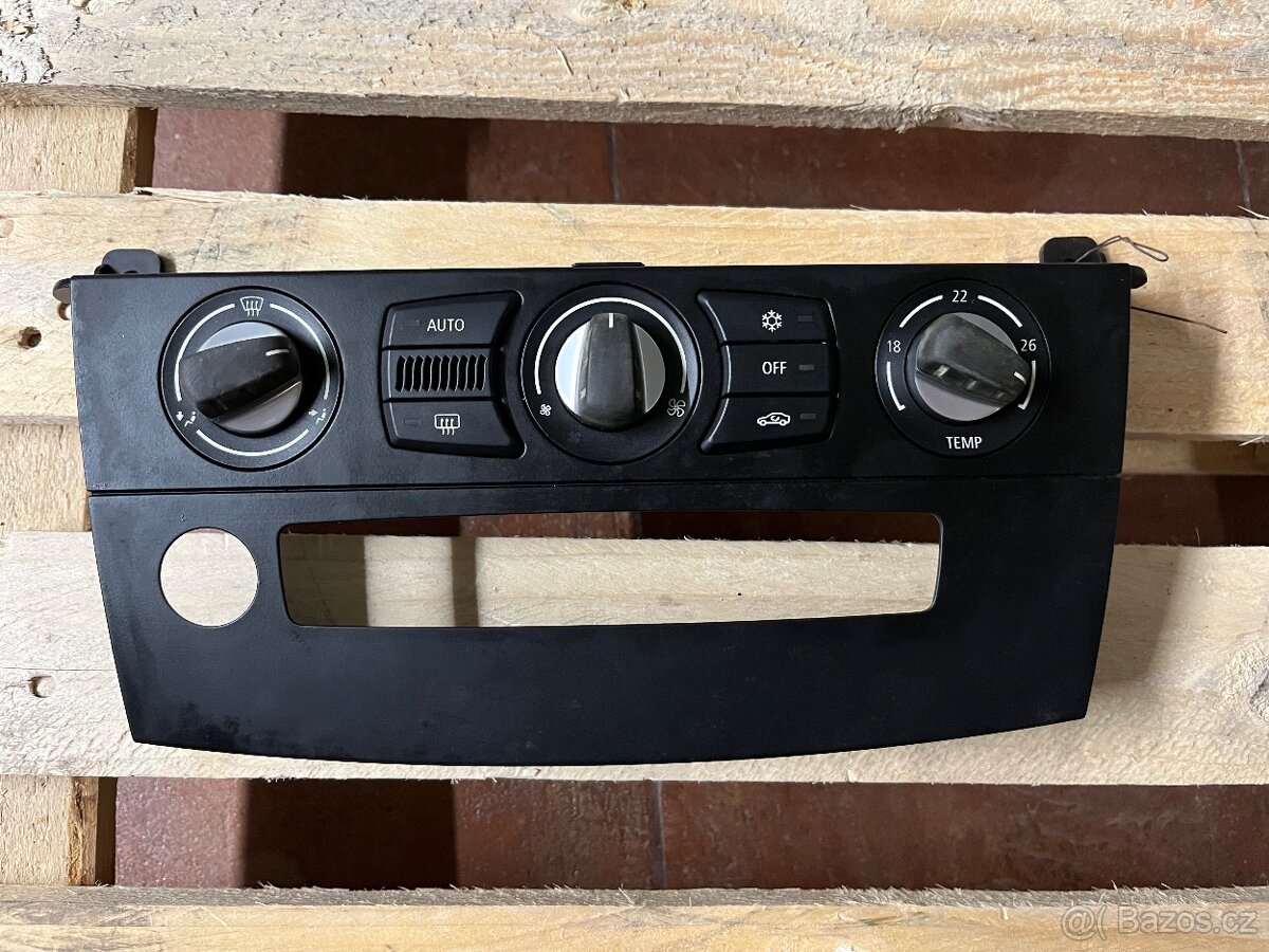BMW 5. E60 Panel topení original