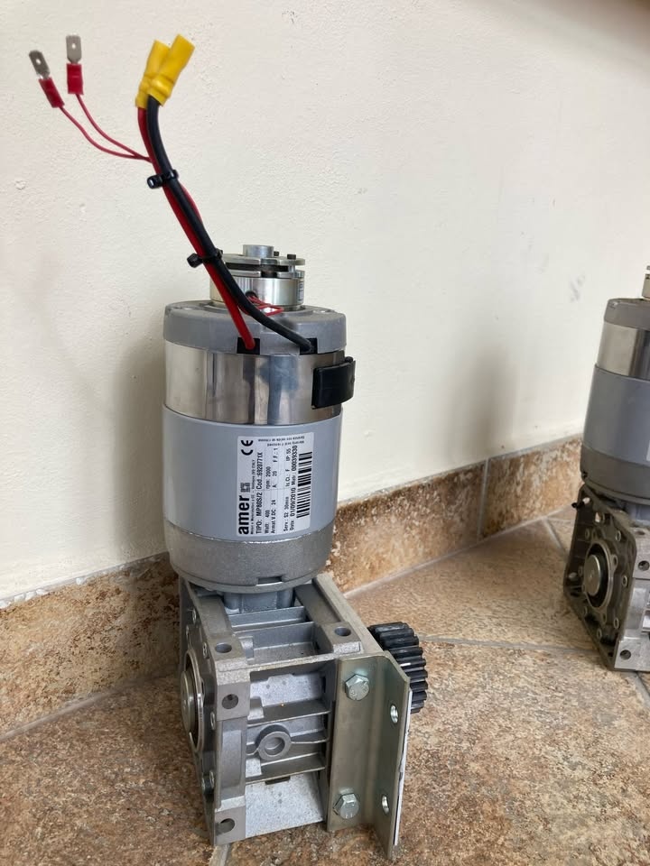 Elektromotory s převodovkou AMER 24 VDC, 30 ot./min