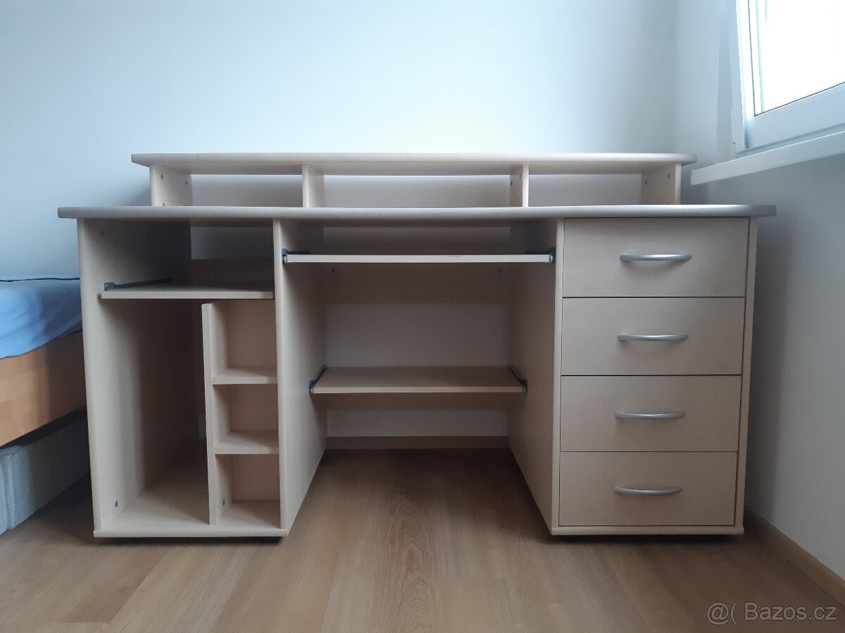 Kancelářský stůl