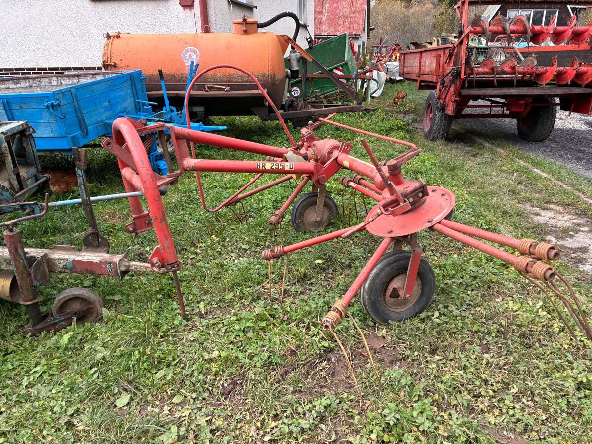 Dvourotorovy obracec sena