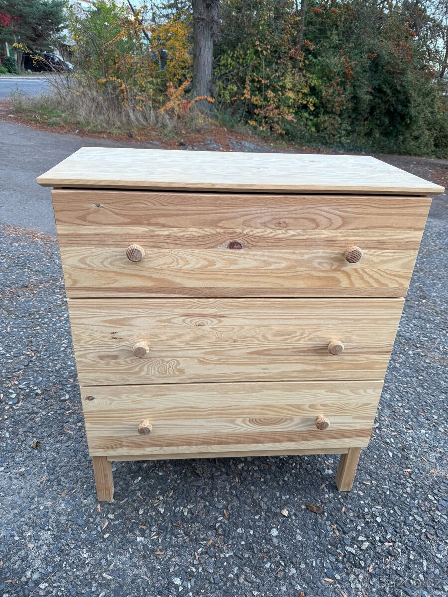 Komoda IKEA Tarva se 3 zásuvkami
