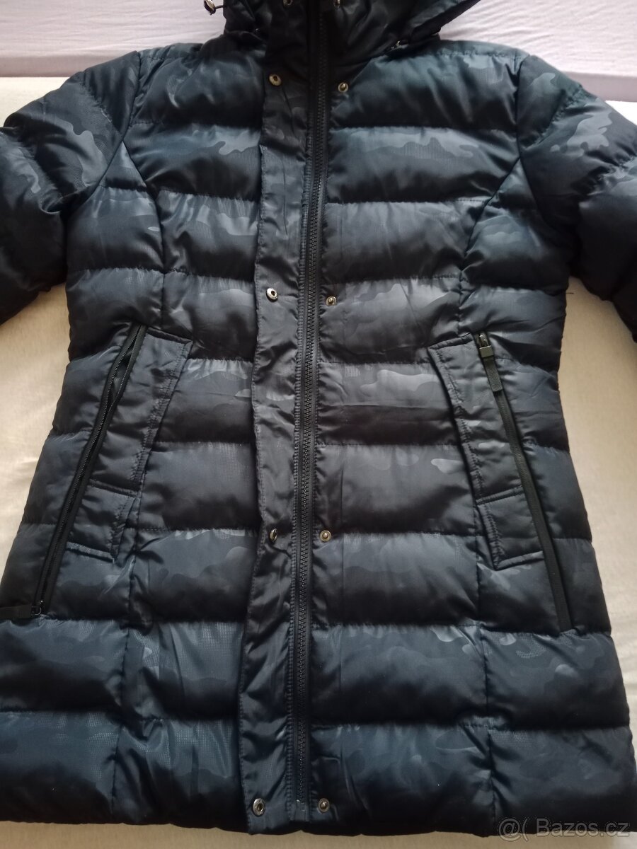 Dámská zimní bunda se vzorem a s kapucí