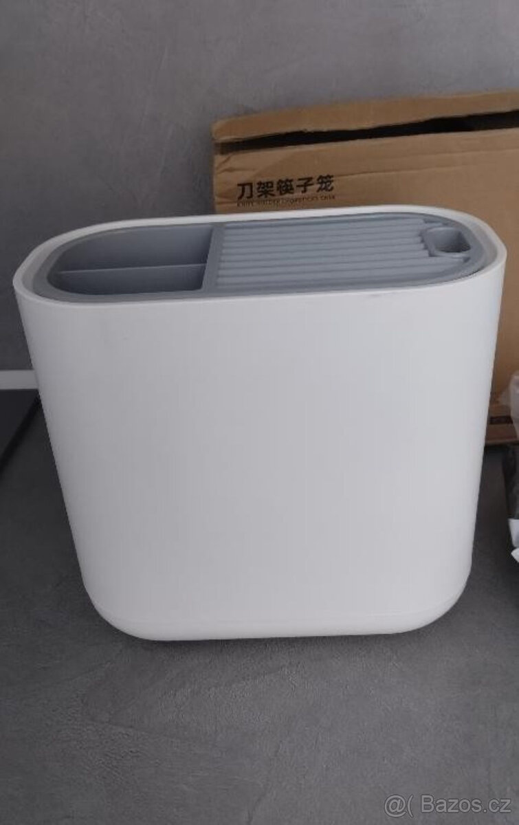 BLOK/STOJAN NA KUCHYŇSKÉ NOŽE