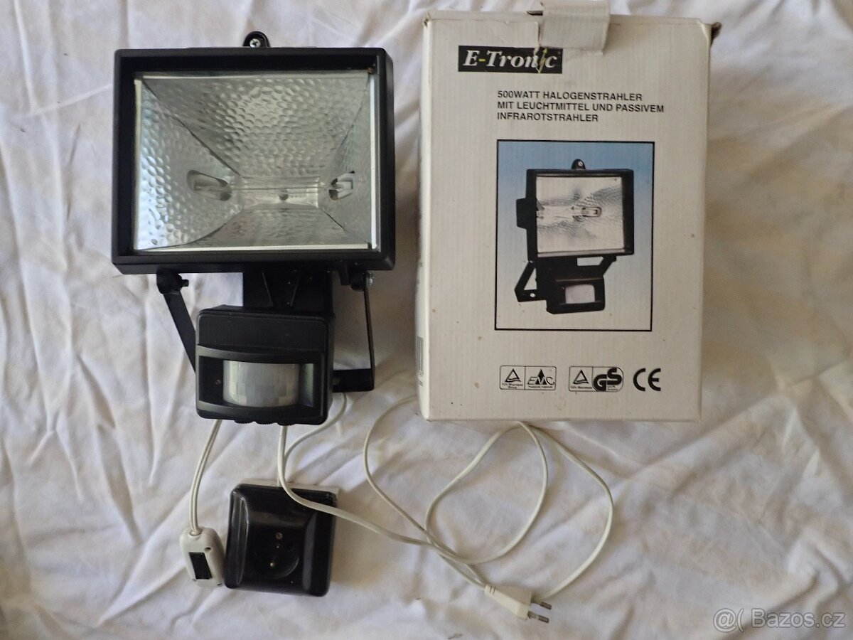 Halogenový reflektor s čidlem