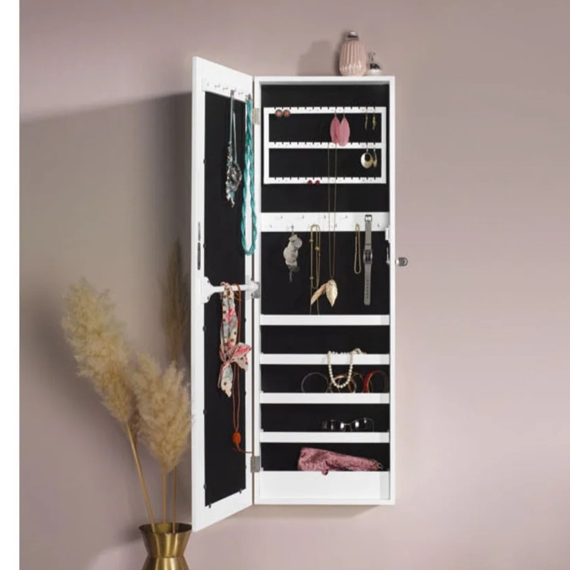 Zrcadlová skřínka na šperky