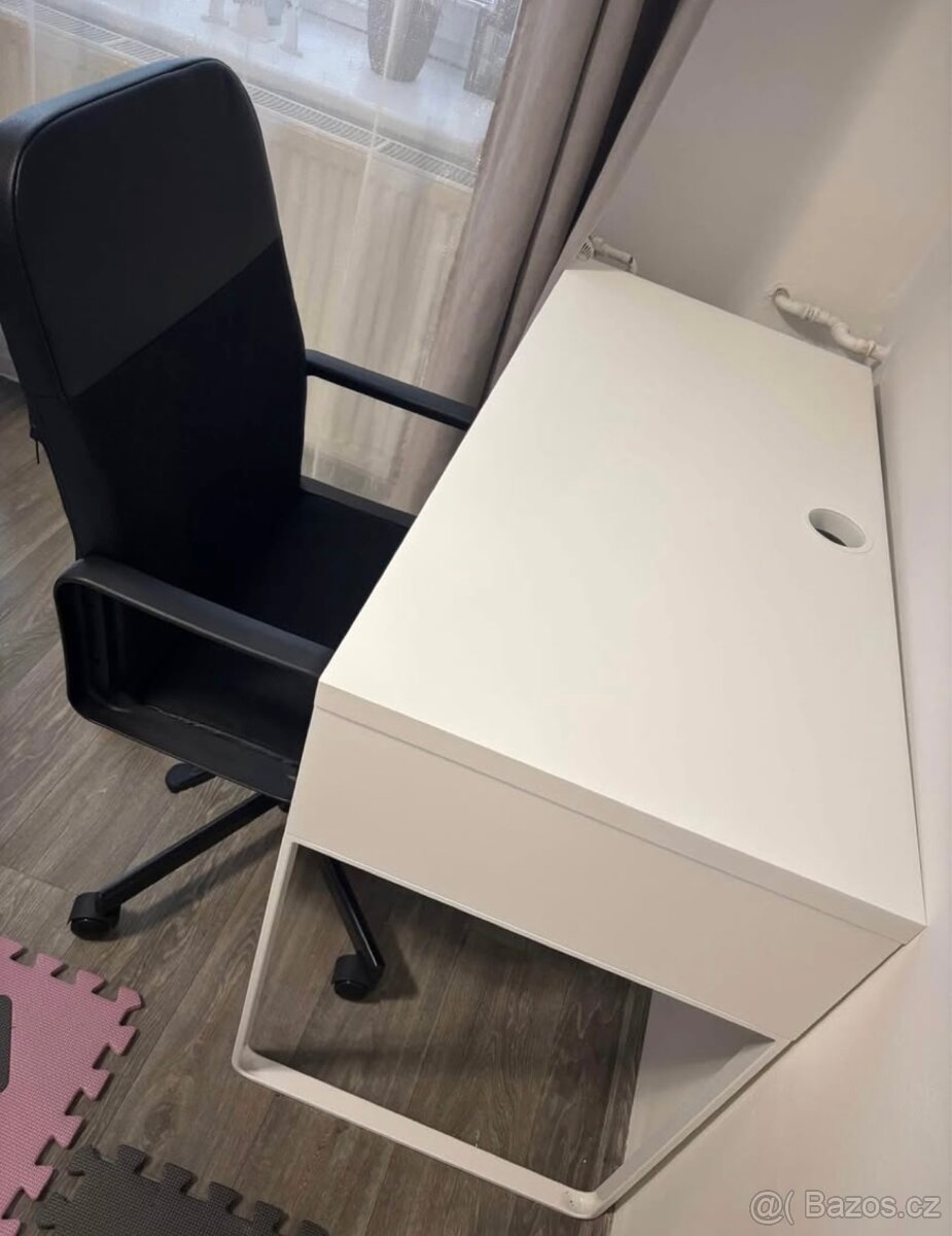 Psací stůl a židle