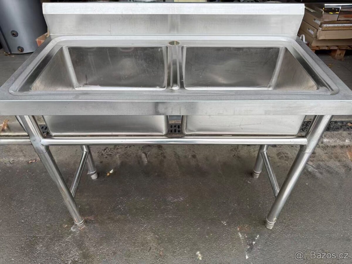 Nerezový dřez / dvojdřez