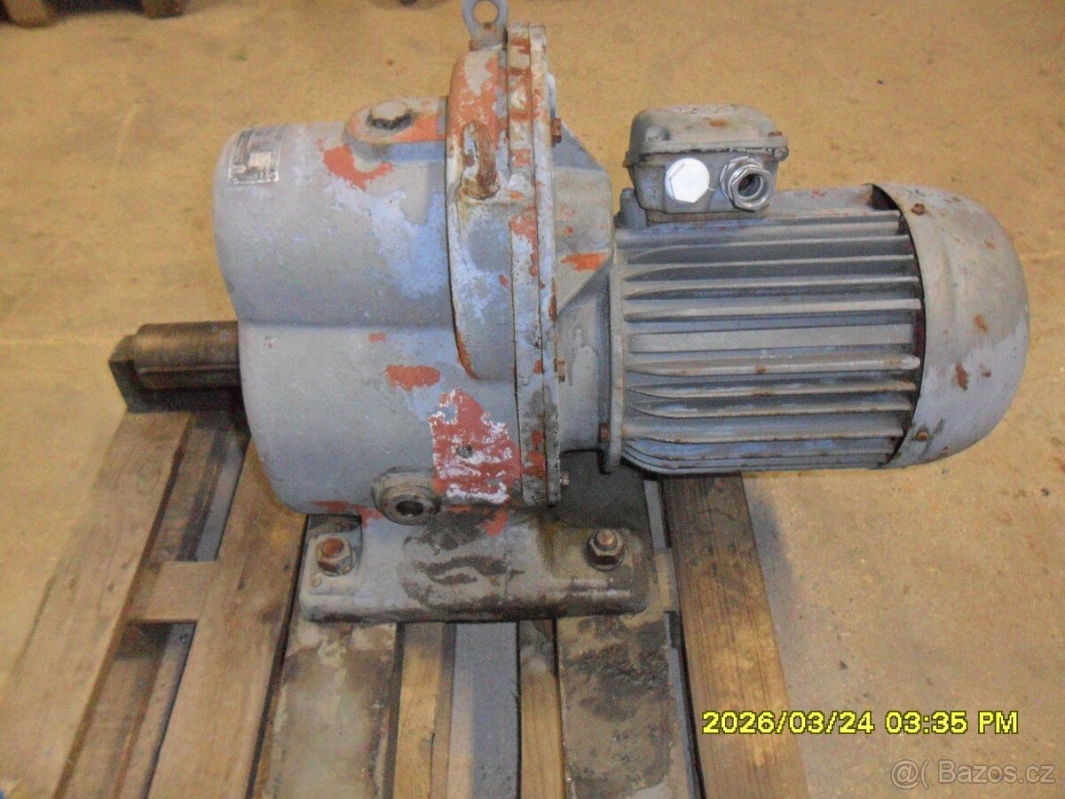 Elektromotor s převodovkou